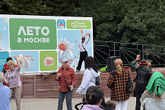 В Тропарёво с теплом и музыкой прошла ретро-дискотека 80–90-х