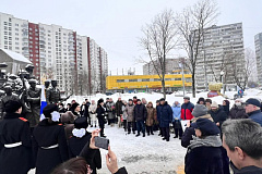 В канун Дня защитника Отечества традиционно мы собираемся у памятника дивизиям народного ополчения, чтобы выразить уважение и благодарность защитникам Отечества.