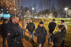 Вчера глава управы района Теплый Стан Николай Сергеевич Комиссаров провел обход территории и лично пообщался с жителями дома по адресу: ул. Теплый Стан, д. 9, корп. 5.