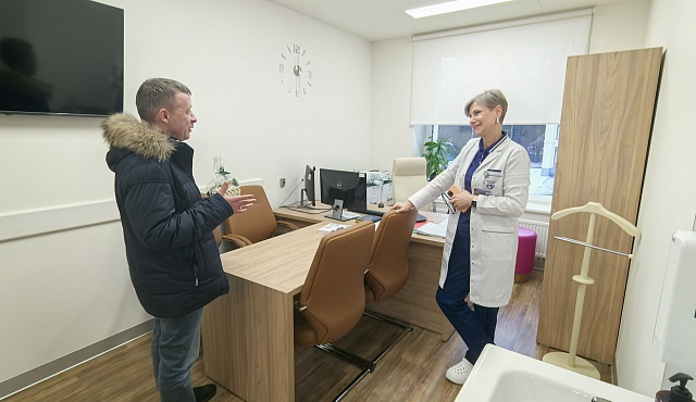 Сегодня глава управы района Тёплый Стан Николай Сергеевич Комиссаров провёл тёплую предновогоднюю встречу с главными врачами поликлиник нашего района.