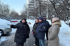 Сегодня глава управы района Тёплый Стан Николай Сергеевич Комиссаров провёл обход территории вместе с жителями.