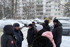 Сегодня глава управы района Тёплый Стан Николай Сергеевич Комиссаров провёл обход территории вместе с жителями и общественными советниками.