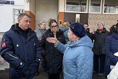 Глава управы провел обход дворовой территории и досугового центра в Тёплом Стане 